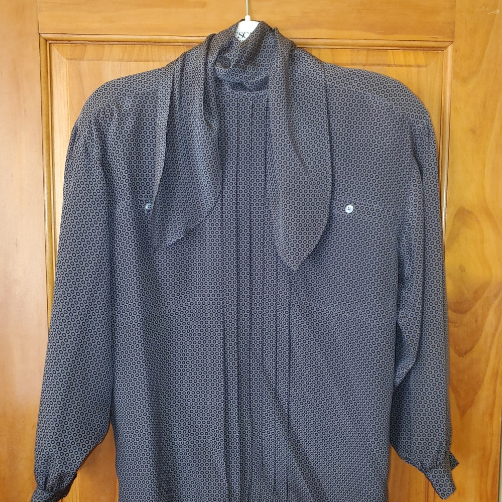 Escada 100% silk tie neck blouse